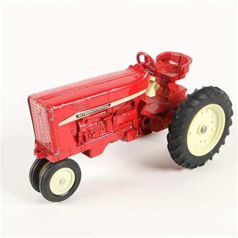 ERTL Co. Die-Cast Metal International Harvester Toy Tractors and Farm Implements | EBTH