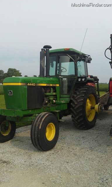 John Deere 4440