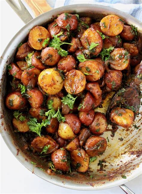 Rustic Paprika Potatoes Recipe • Veggie Society