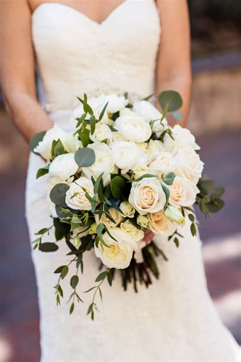 Simple But Elegant Bridal Bouquets - Bouquets New Model