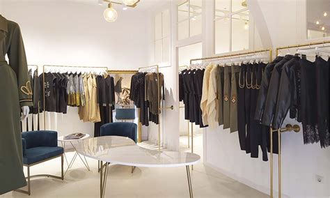 Projet agencement magasin de vêtement : POSE Málaga - Inretail