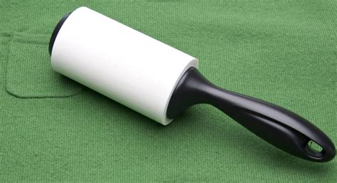 What is a Lint Roller? (with pictures)