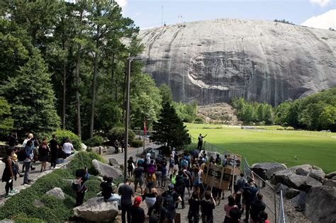 Stone Mountain Park: Georgia's 'shrine' to the Confederacy shuts down ahead of an expected clash ...