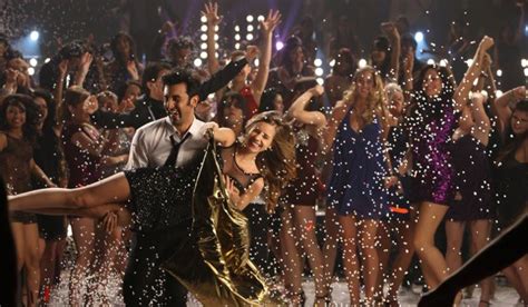 Watch Badtameez Dil Video Song from Yeh Jawaani Hai Deewani | Video Songs