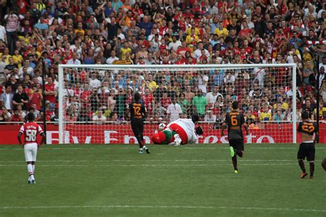 Gunnersaurus and Drogba 2 | Arsenal's 6th reserve goalkeeper… | Flickr