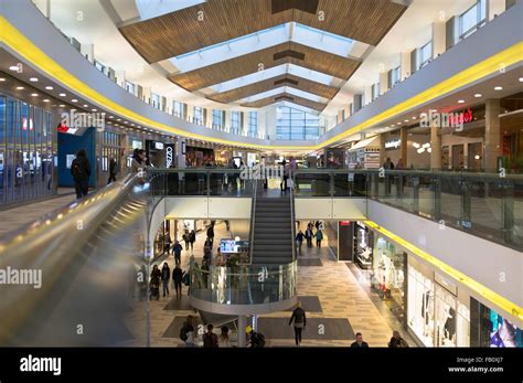 dh UNION SQUARE ABERDEEN Modern shopping centre mall uk Stock Photo - Alamy