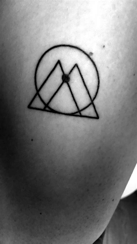 Minimalistic Gemini sign tattoo | Gemini tattoo, Gemini tattoo designs ...