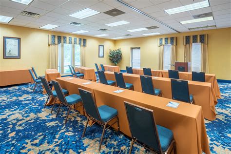 Meeting Rooms at Holiday Inn Express CAMBRIDGE, 2715 OCEAN GATEWAY ...