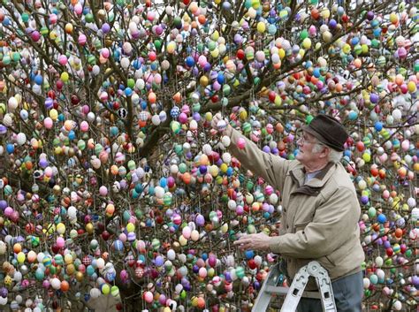 German Easter Egg Tree | Easter egg tree, German easter egg, Easter eggs