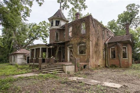 The world's most spooky abandoned houses | loveproperty.com