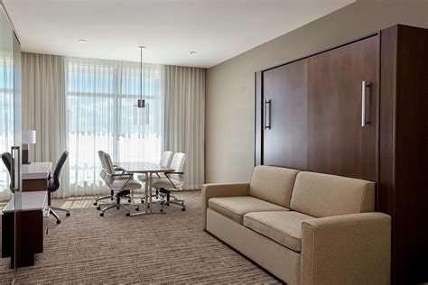 YYC Airport Accommodations | Calgary Airport Marriott In-Terminal Hotel