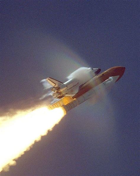 A space shuttle crossing the sound barrier : aviation