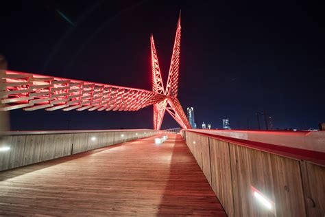 Visually Stunning Pedestrian Walkways Across the U.S. | Reader's Digest