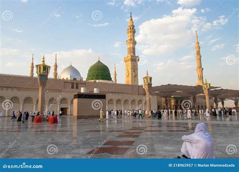 Masjid Nabawi or Prophet Mosque. a Portrait of Love and Longing ...