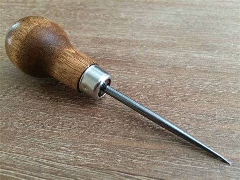 Best Awls for Leather Working & Leather Craft