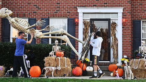 How a 12-foot skeleton became the hottest Halloween decoration around ...