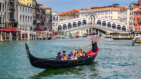 How to Get Around in Venice (gondola, vaporetto ferry, water taxi...) - Hellotickets