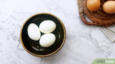 How to Cook Hard Boiled Eggs Without Cracking (with Pictures)