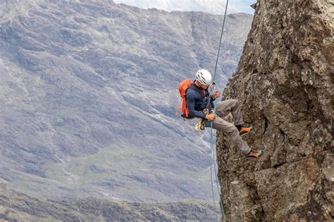 Cuillin Ridge Traverse – Skye Ridge Guides | Synergy Guides