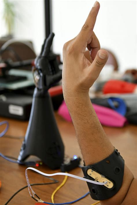 Tunisian startup 3D prints solar-powered bionic hands | Inquirer Technology