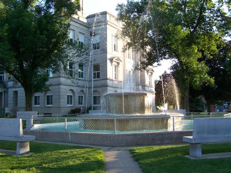 Sigourney, IA : Lewis Memorial Fountain - Sigourney, Iowa city square photo, picture, image ...