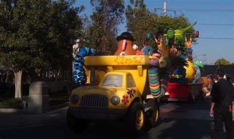 The Toy Story segment rolling along in the Pixar Play Parade - The Geek's Blog @ disneygeek.com