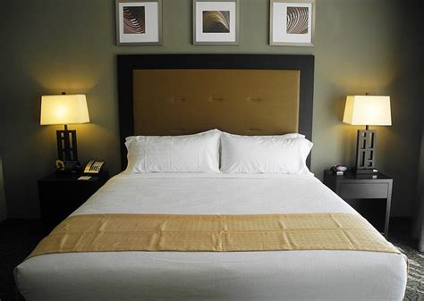 HOLIDAY INN & SUITES EAST PEORIA, AN IHG HOTEL - Updated 2024 Prices & Reviews (IL)