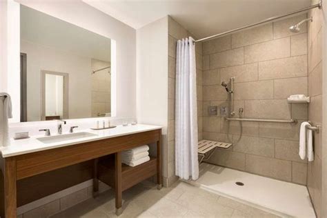 EMBASSY SUITES BY HILTON DENTON CONVENTION CENTER - 230 Photos & 71 Reviews - 3100 Town Center ...