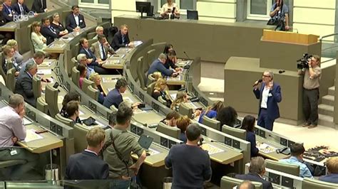 Vlaams Parlement verwelkomt vijf nieuwe regiogenoten met rondleiding ...