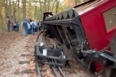 Several hurt after train derails at Missouri’s Silver Dollar City amusement park