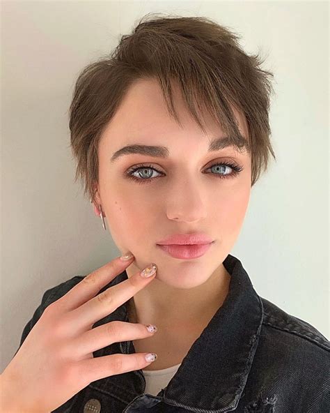 Joey King Social Media 09/04/2019 | Joey king, Short blonde pixie, Short hair styles