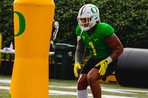 Oregon Ducks practice for upcoming Pac-12 season | PHOTOS | KVAL