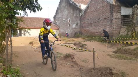 Hindari Cucunya dari Kecanduan Gadget, Kakek Ini Ubah Lahan Kosong Jadi Sirkuit BMX