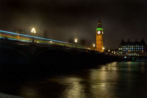 Westminster Bridge & Palace - at night | London buildings, Pictures of ...