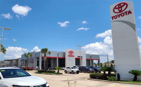 Hampton Toyota in Lafayette, LA | Rated 4.4 Stars | Kelley Blue Book