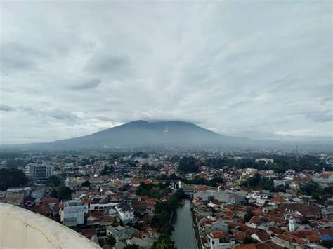 [FOTO] Pemandangan Gunung Salak Di Pagi Hari - UMUM SEKALI