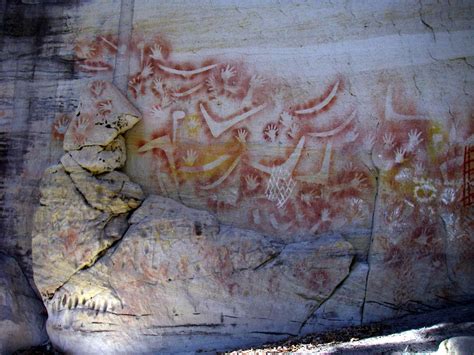 Cave drawing at Carnavan Gorge, Qld, Australia | Art sites, Cave drawings, Aboriginal