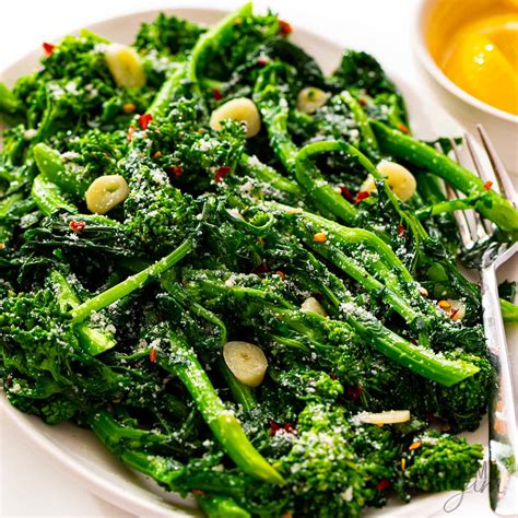 Broccoli Rabe Recipe (10 Min!) - Wholesome Yum