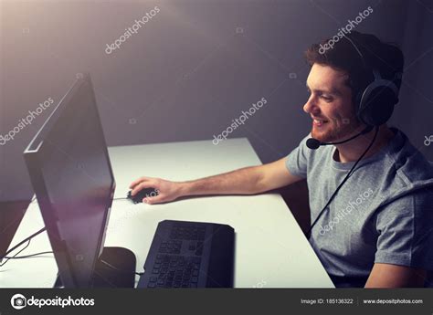 Man in headset playing computer video game at home — Stock Photo © Syda ...