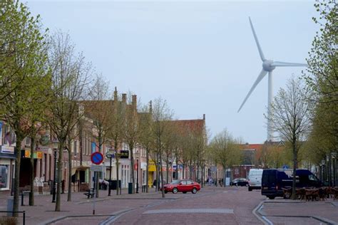 This 200m high windmill in my hometown Medemblik, The Netherlands. [750x500] : r/InfrastructurePorn