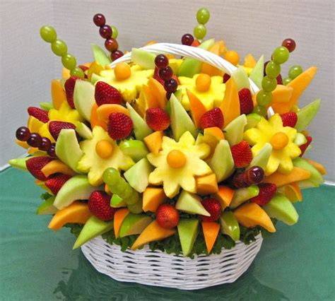 Résultat de recherche d'images pour "salade de fruits présentation originale" Edible Fruit ...