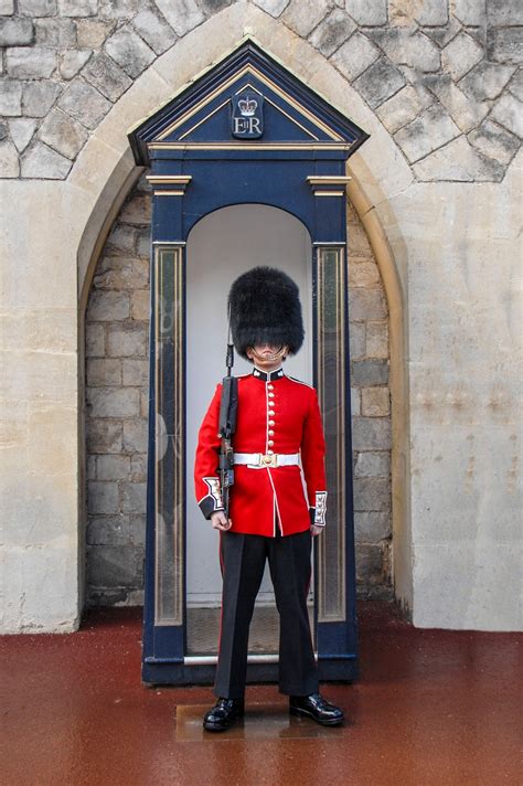 Bailey's Buddy: The Royal Guards - Photos by Bob Kelly from his trip to England