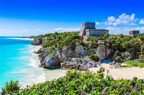 The seaside view of Mayan El Castillo ruins at Tulum | Flickr