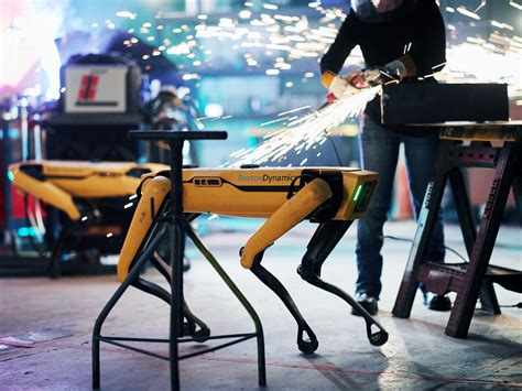 Boston Dynamics Controller / Boston Dynamics Showcases New Uses For Spotmini Ahead Of Commercial ...