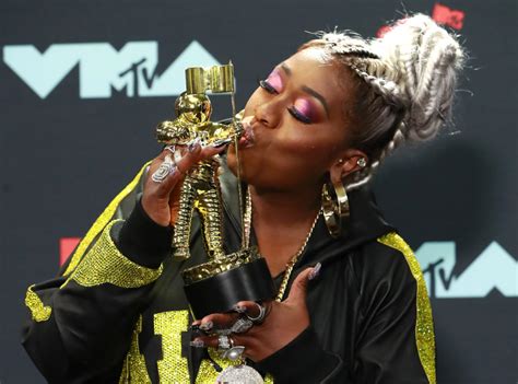 Missy Elliott honored at MTV awards | PBS News