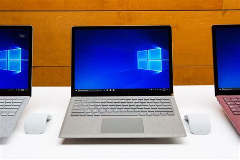 Microsoft는 12.5 인치 디스플레이를 탑재 한 저렴한 Surface 노트북을 준비하고 있습니다.