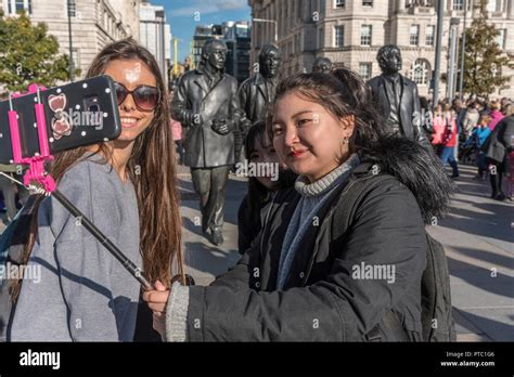 Royal De Luxe Giants visit Liverpool for the last time Stock Photo - Alamy