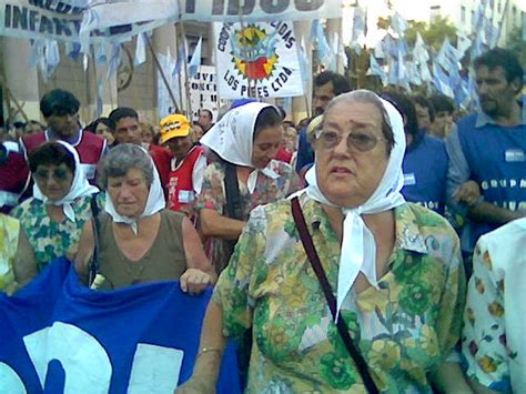 e-resistible realidad: Madres de la Plaza de Mayo. La ultima marcha ...