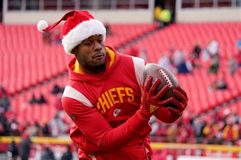 NFL on Twitter: "Full slate of Christmas Eve games on NFL RedZone. One hour countdown. 🎅 https ...