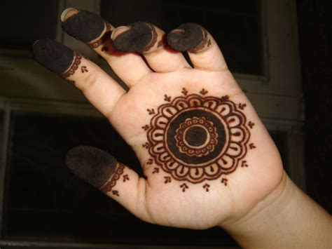 HENNA SENSE: SIMPLE MEHENDI PALM DESIGNS : I